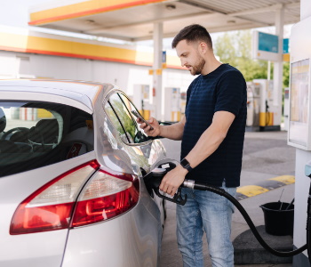 Za napačno točenje goriva je dovolj trenutek nepozornosti, a prinese kopico stroškov in preglavic.