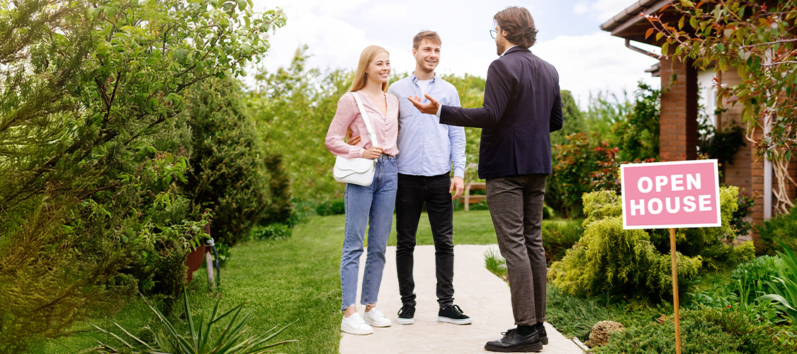 Family meeting with a real estate agent.