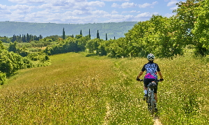Kras nudi številne možnosti za sproščujoč vikend oddih – še posebej za kolesarje.
