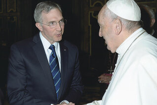 Pope Francis greets Deputy Supreme Knight Kelly