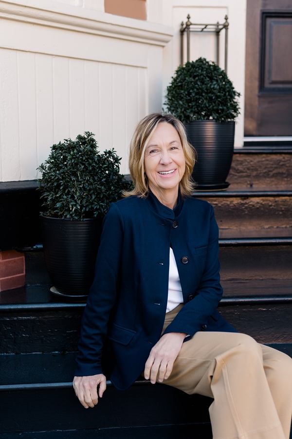 Lynn Knox, Branch Manager photo