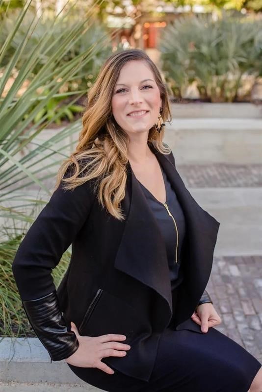Lindsey Kneupper, Sales Manager photo