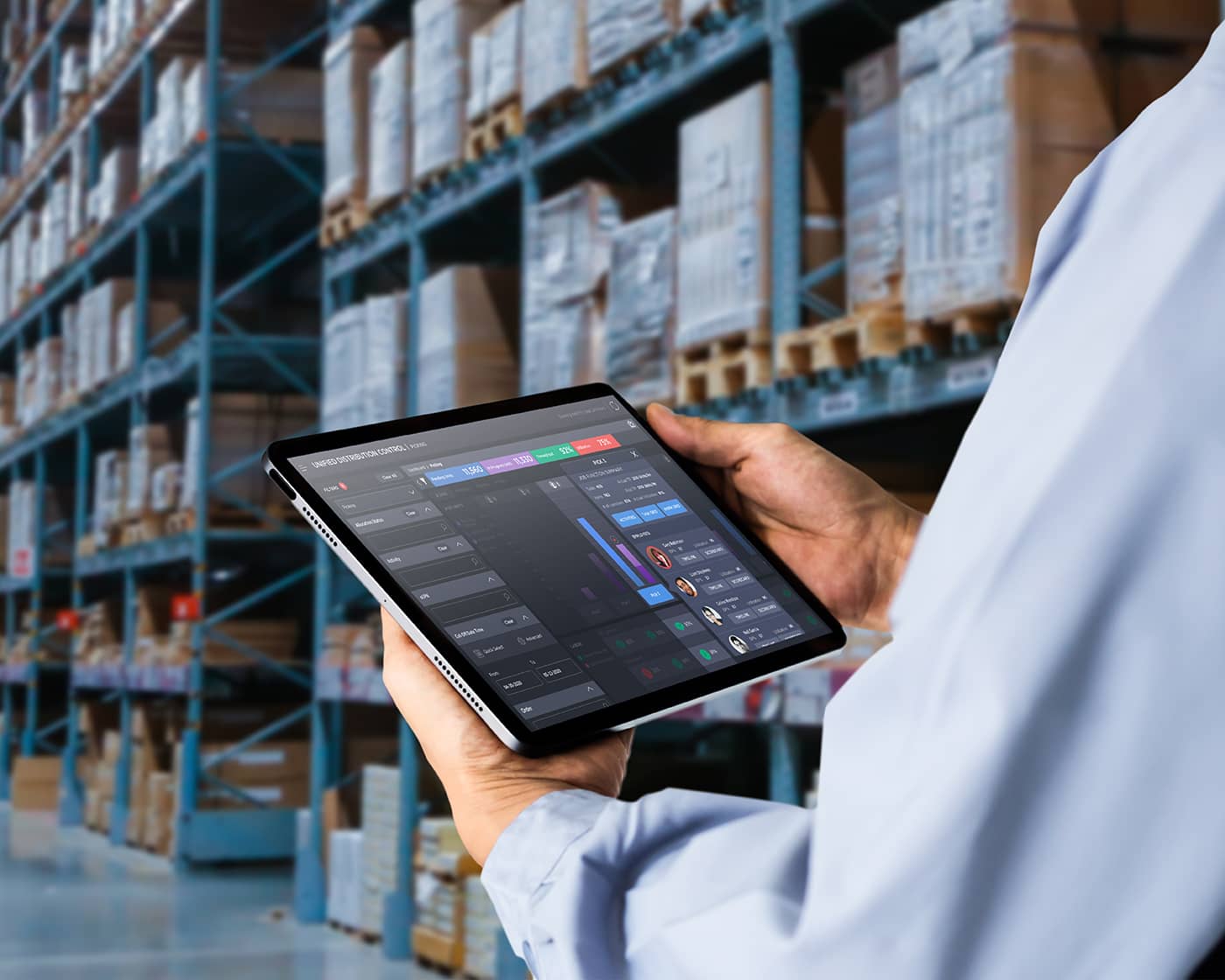 smarter-fulfillment.jpg Warehouse worker looking for inventory on an iPad