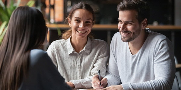 homebuyers signing paperwork