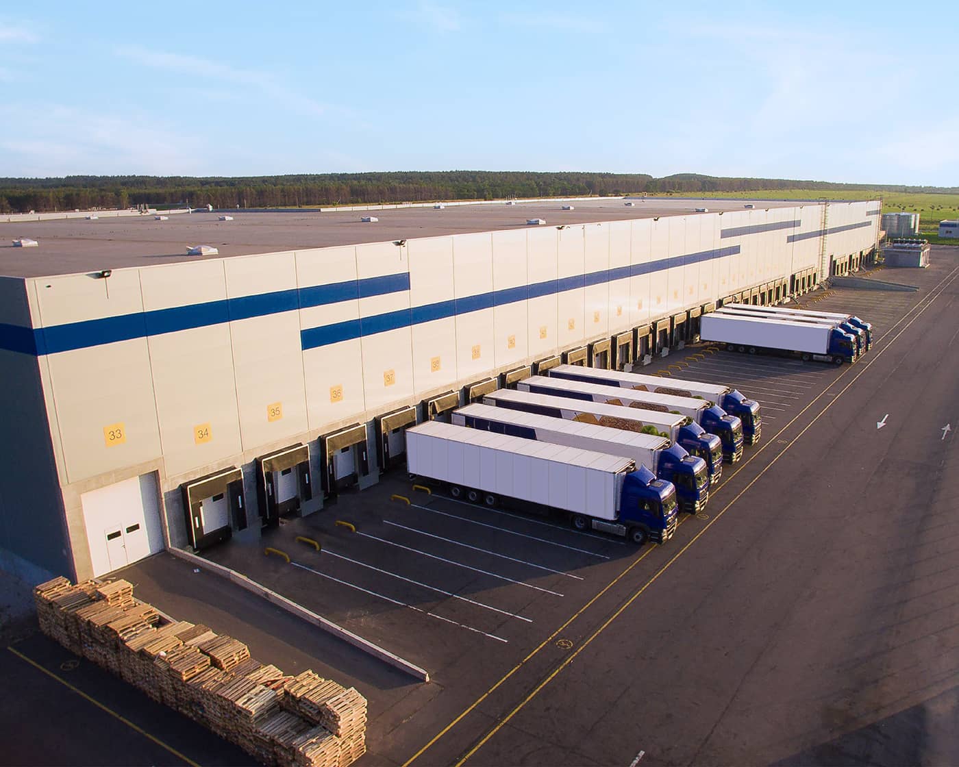 unified-supply-chain.jpg Picture of a logistics center
