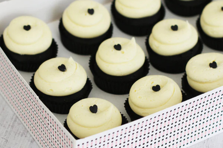 THE CUPCAKE QUEENS, NOW OPEN