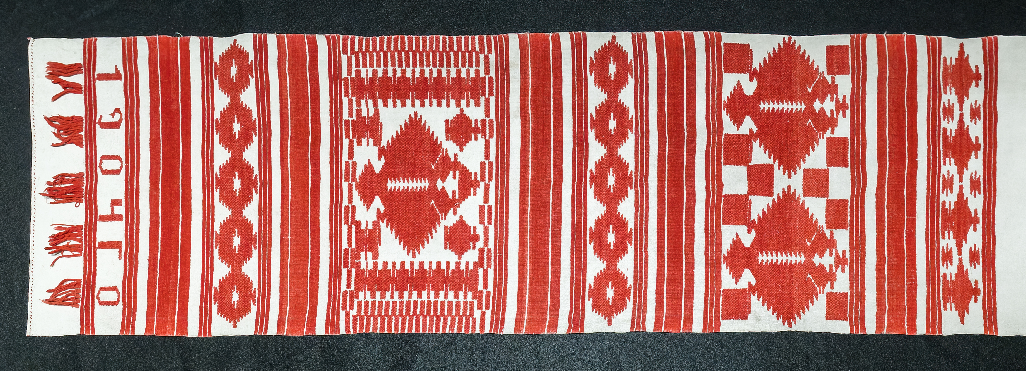 Detail image of a woven Rushnyk with double headed eagles from Krolevets City, Sumy Region, Ukraine made in 1904. 